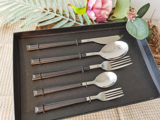 Bea Homes – 5 Piece Black Handle Cutlery Set