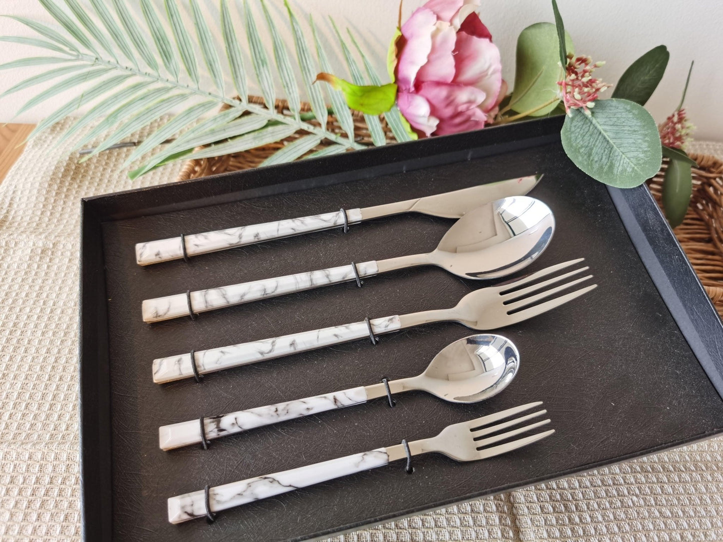 Bea Homes - 5 Piece Marble Cutlery Set for a Timeless Dining Experience - Bea Homes