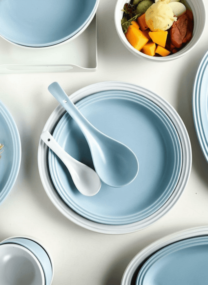 Bea Homes - Classic European Rim Dinner Plate in Light Blue and White for Timeless Dining - Bea Homes
